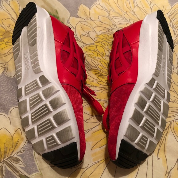 Asics red Mickey Mouse shoes - Picture 3 of 6